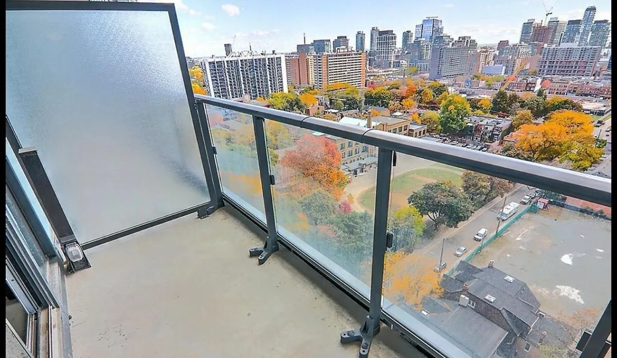 Amazing 2 Bedroom Condo 3 Beds 1 Bath Dundas Square Toronto 0*,  Canada
