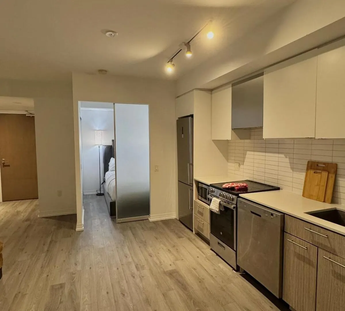 Apartment Amazing 2 Bedroom Condo 3 Beds 1 Bath Dundas Square Toronto